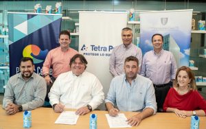 Firma de acuerdo Tetra Pak - The Panama Clinic
